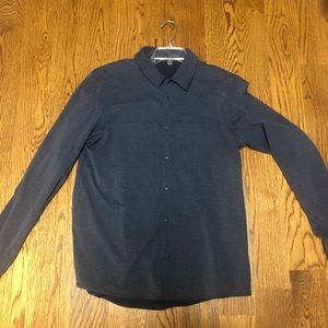 Lululemon long sleeve button snap shirt. Size large. EUC